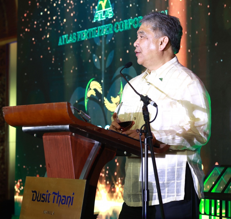 AFC Vice Chairman Mr. Raymund P. Ilustre (Right) leads the audience with a Ceremonial Toast for the two presidents past and present.